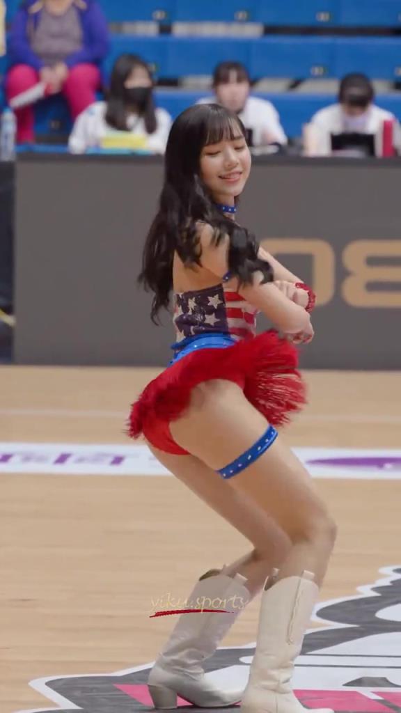 最好的啦啦隊(duì)小姐姐！自信，健康充滿活力！
